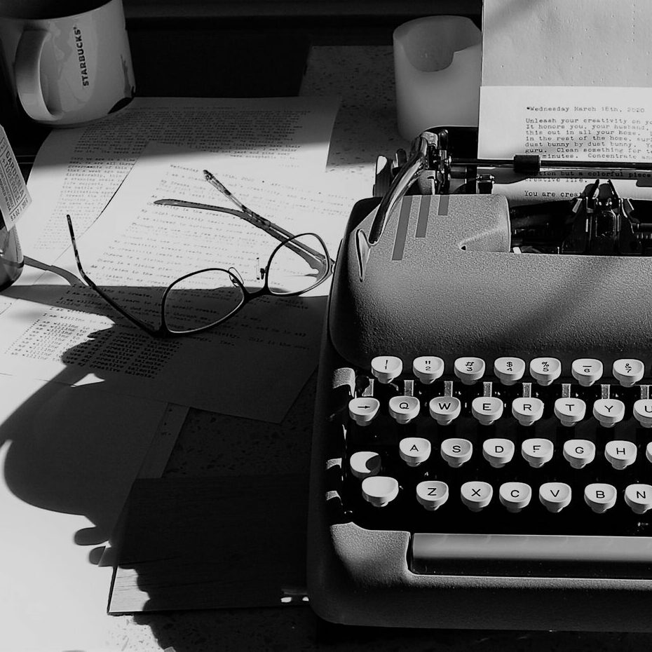 black & white typewriter
